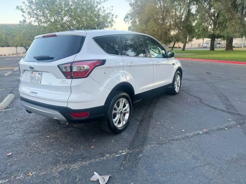 Used 2017 Ford Escape SE FWD image 25