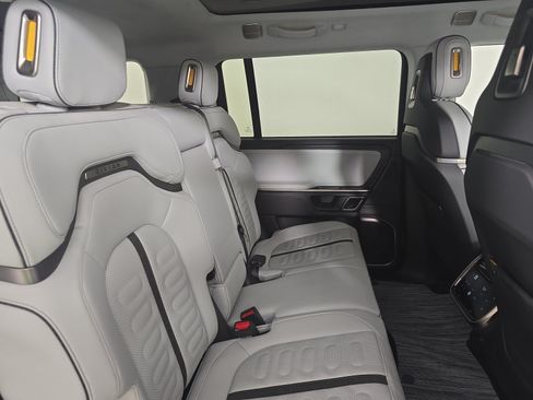 Used 2023 Rivian R1S Adventure AWD/4WD image 23
