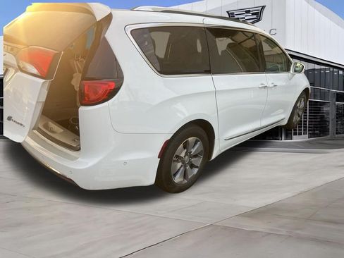 Used 2018 Chrysler Pacifica Limited w/ Advanced Safetytec Group FWD image 25