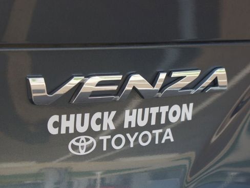 Used 2021 Toyota Venza Limited image 19