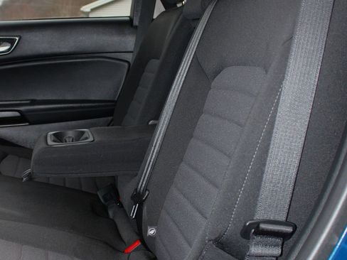 Used 2020 Ford Edge SE image 19