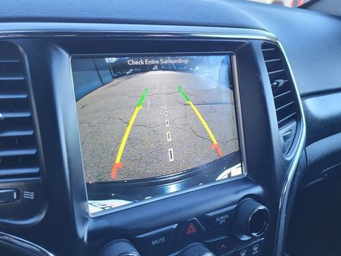 Used 2018 Jeep Grand Cherokee Altitude image 22