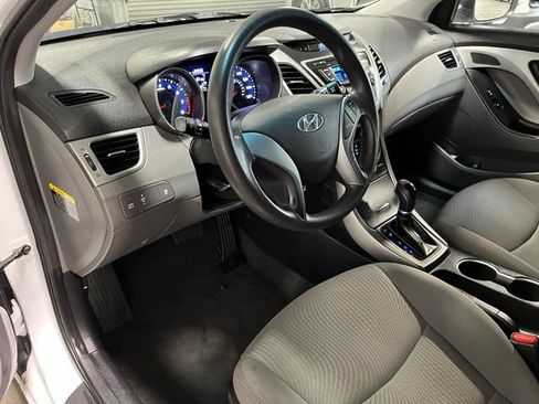 Used 2016 Hyundai Elantra SE FWD image 19