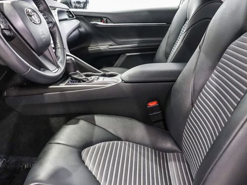 Used 2022 Toyota Camry SE w/ Carpet Mat Package (TMS) FWD image 17