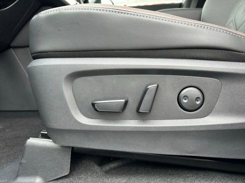 New 2026 Nissan Pathfinder Platinum image 32