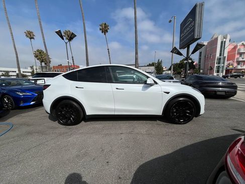 Used 2023 Tesla Model Y Long Range AWD/4WD image 4
