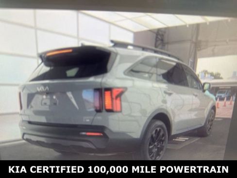 Used 2023 Kia Sorento S w/ Panoramic Sunroof Package image 2