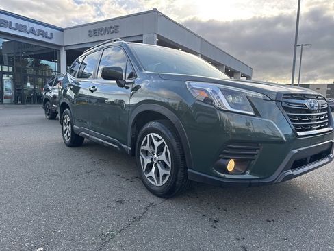 Used 2023 Subaru Forester Premium image 4