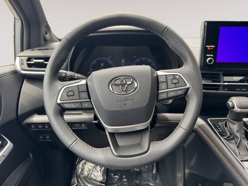 Used 2025 Toyota Sienna XLE Woodland Edition AWD/4WD image 12