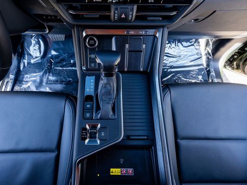 Used 2025 Lexus GX 550 w/ Accessory Package (Z1) image 23