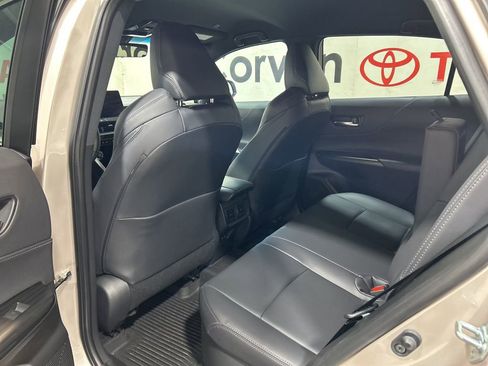 Used 2024 Toyota Venza XLE image 19