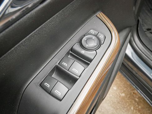 Used 2020 GMC Acadia SLE image 15