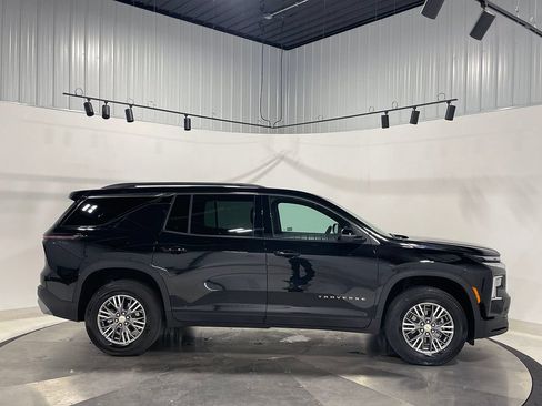 Used 2025 Chevrolet Traverse LT AWD/4WD image 10