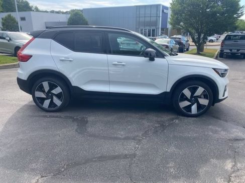 Used 2023 Volvo XC40 Recharge Ultimate w/ Protection Package Premier AWD/4WD image 12