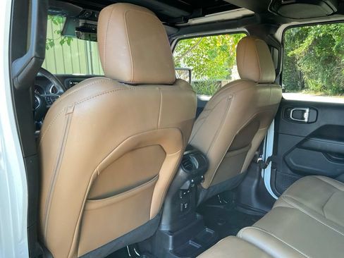 Used 2021 Jeep Wrangler Unlimited Sahara AWD/4WD image 31