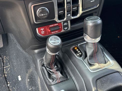 Used 2022 Jeep Gladiator Rubicon AWD/4WD image 16