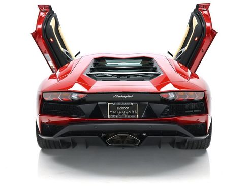 Used 2018 Lamborghini Aventador S AWD/4WD image 8