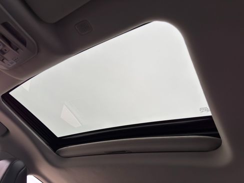 Used 2020 Toyota Highlander XLE image 11