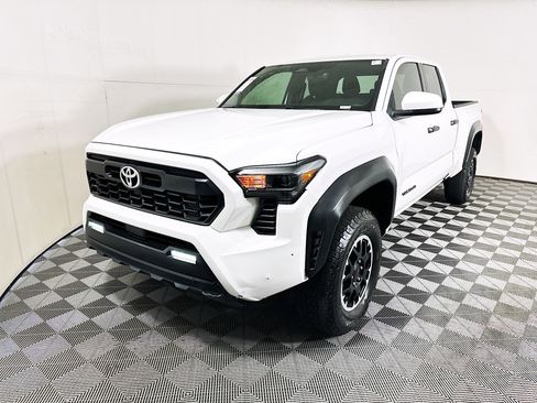 Used 2024 Toyota Tacoma TRD Off-Road AWD/4WD image 7