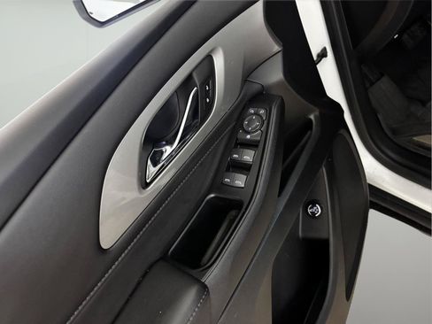 Used 2024 Chevrolet Traverse LT FWD image 12