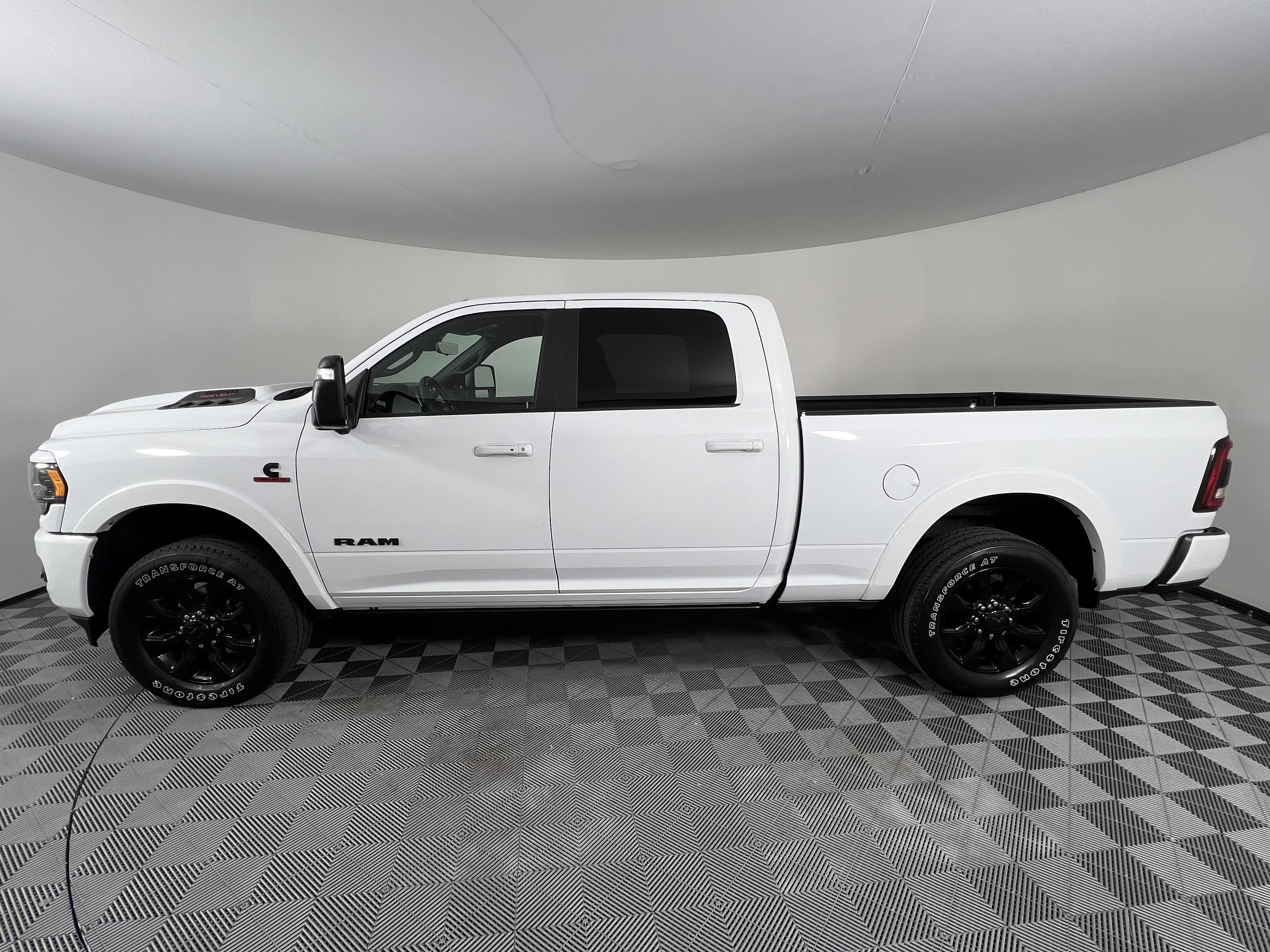 Used 2023 RAM 3500 Limited AWD/4WD image 9
