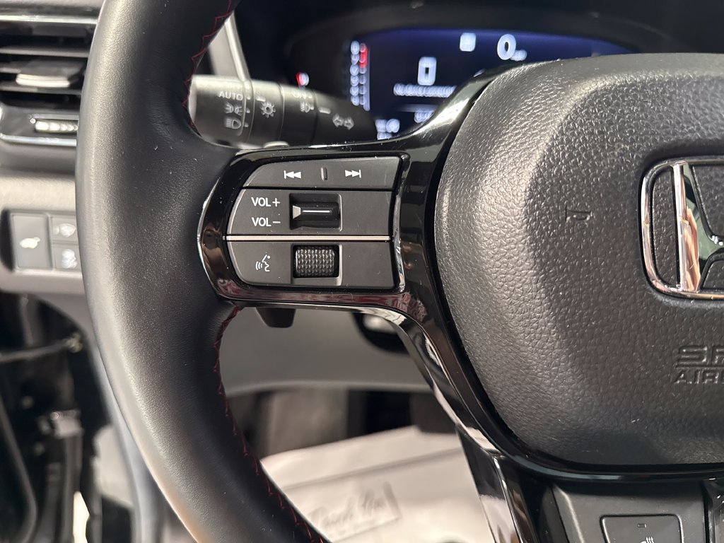Used 2025 Honda Pilot Black Edition image 5