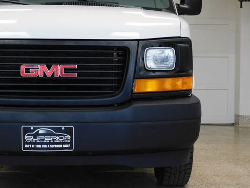 Used 2017 GMC Savana 2500 RWD image 15