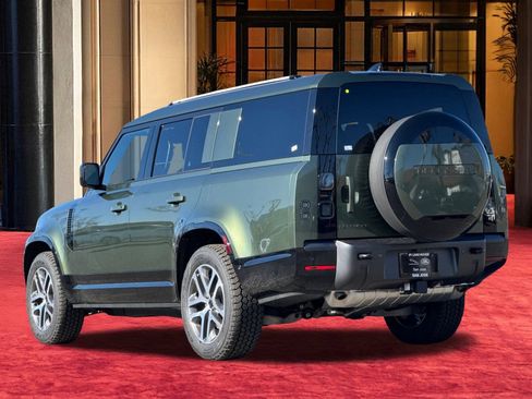 New 2026 Land Rover Defender 130 X-Dynamic SE image 4