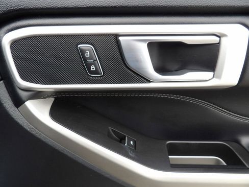 Used 2022 Ford Explorer XLT w/ Equipment Group 202A image 43