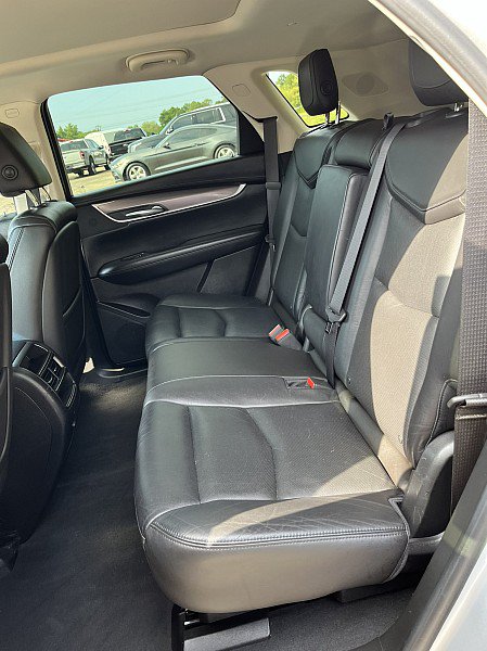 Used 2017 Cadillac XT5 Luxury FWD image 16
