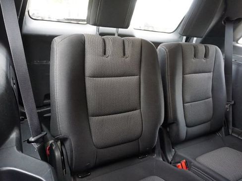 Used 2018 Ford Explorer XLT w/ Equipment Group 201A FWD image 17