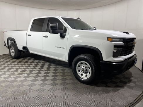 Used 2025 Chevrolet Silverado 3500 W/T image 2