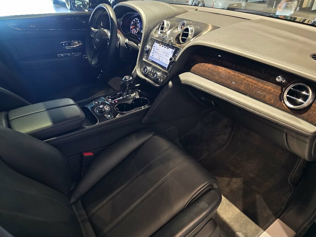 Used 2019 Bentley Bentayga AWD/4WD image 29