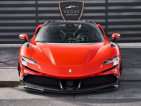 Used 2022 Ferrari SF90 Spider image 25