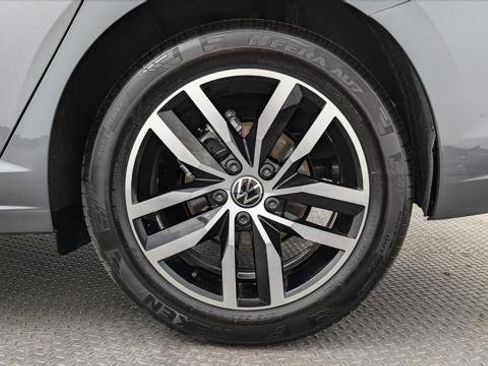 Used 2025 Volkswagen Jetta SE image 33