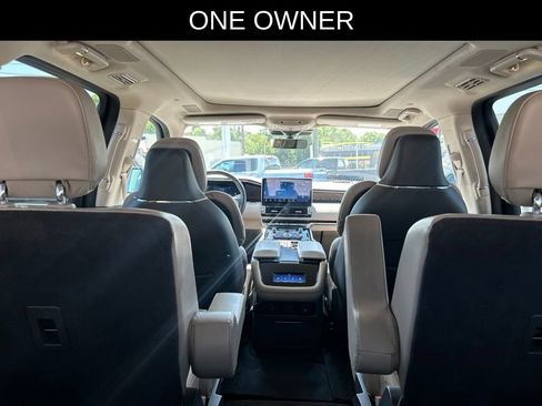 Used 2024 Lincoln Navigator L Reserve AWD/4WD image 7