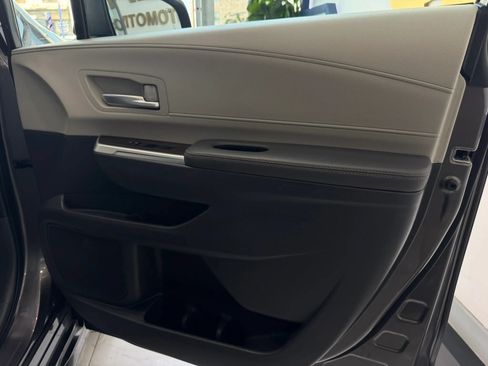 Used 2024 Toyota Sienna XLE w/ XLE Plus Package FWD image 31