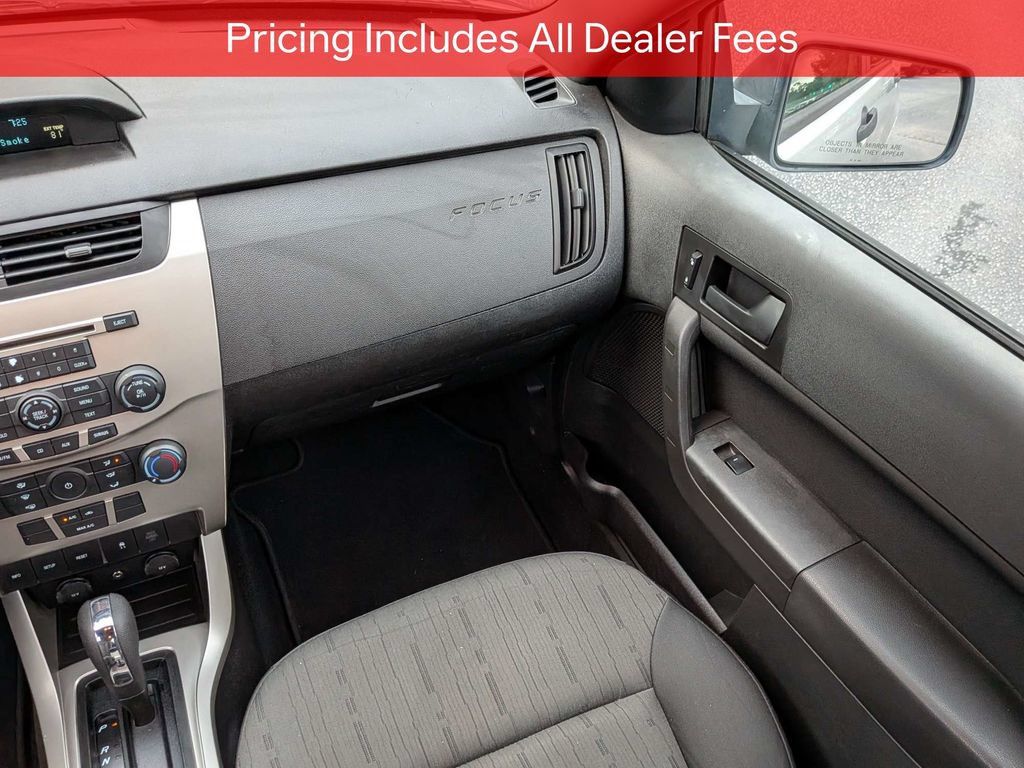 Used 2010 Ford Focus SE FWD image 16