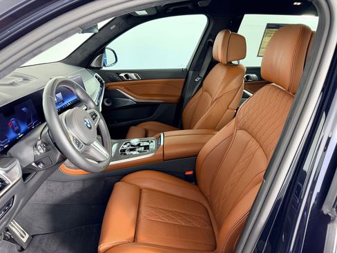 Certified 2025 BMW X7 M60i AWD/4WD image 5
