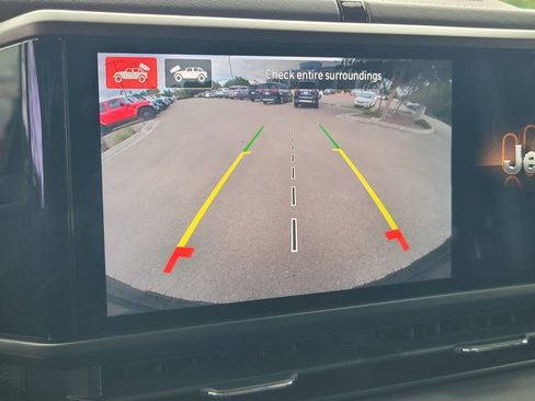 Used 2025 Jeep Wrangler Unlimited Sahara AWD/4WD image 21