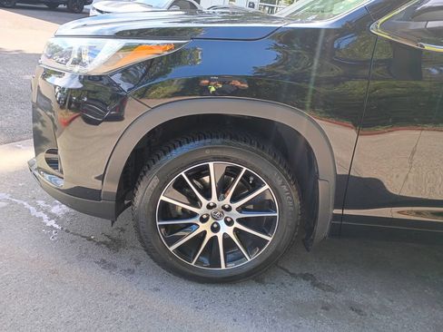 Used 2017 Toyota Highlander SE AWD/4WD image 8