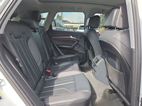 Used 2023 Audi Q5 e Premium w/ Convenience Package image 28
