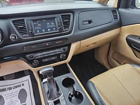 Used 2019 Kia Sedona EX FWD image 14