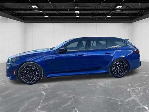 Used 2025 BMW M5 Touring w/ M Driver's Package image 2