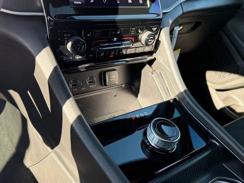 New 2025 Jeep Grand Cherokee Altitude image 22