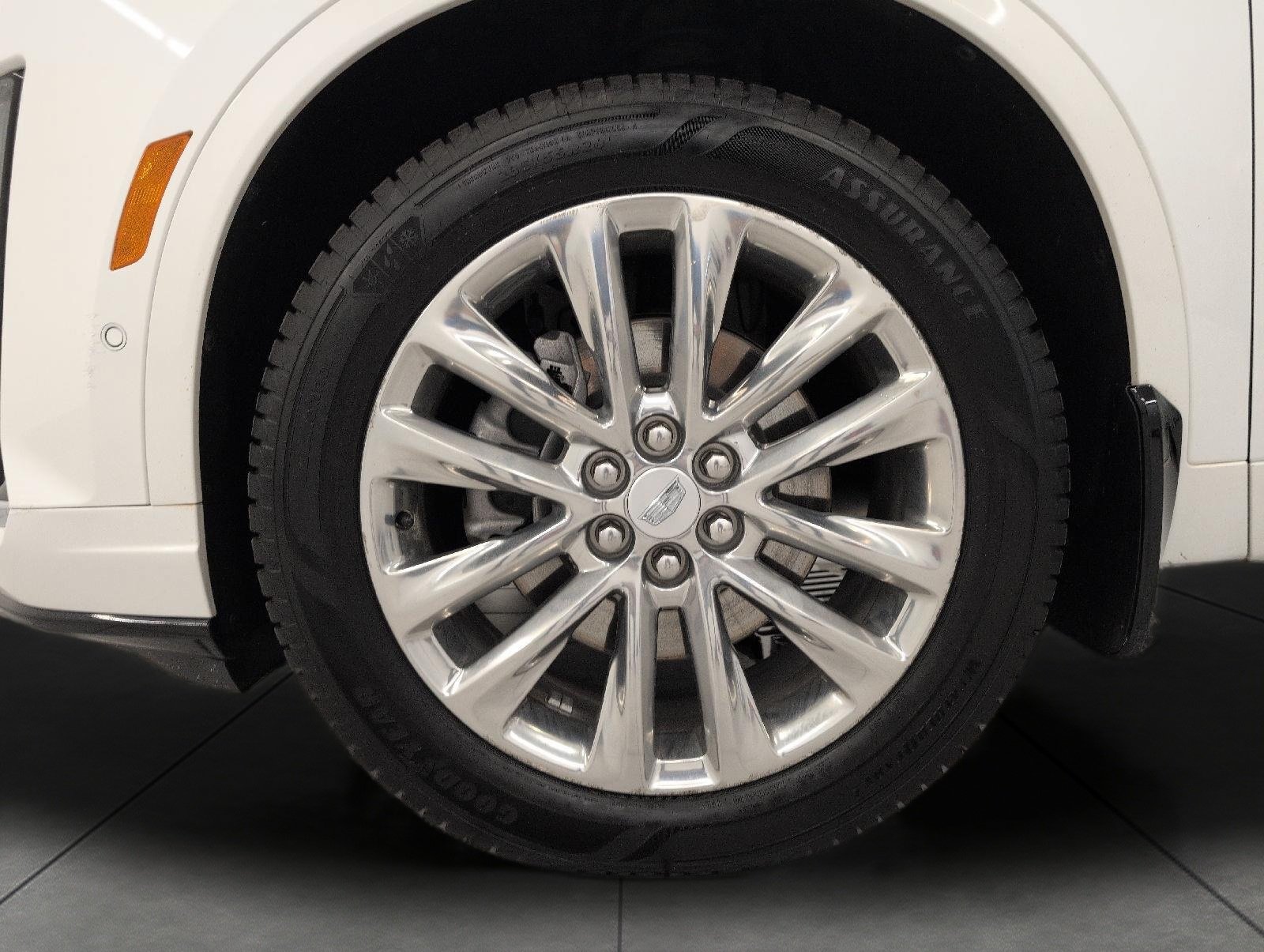 Used 2022 Cadillac XT6 Premium Luxury w/ Technology Package AWD/4WD image 3