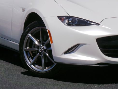 Certified 2023 MAZDA MX-5 Miata Grand Touring RWD image 18