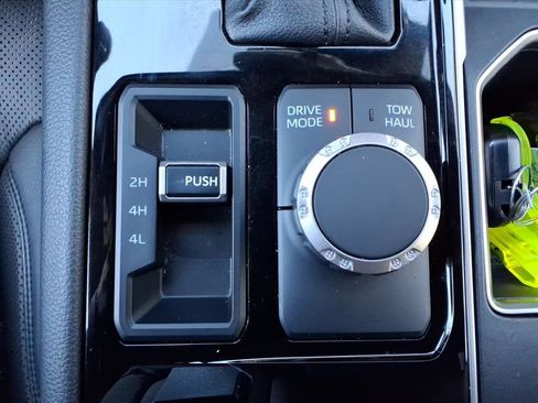 Used 2025 Toyota Tundra Limited image 24