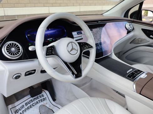 Used 2023 Mercedes-Benz EQS 580 4MATIC SUV image 13