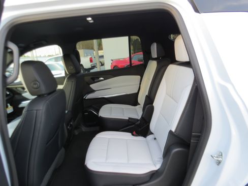 New 2026 Chevrolet Traverse High Country FWD image 14